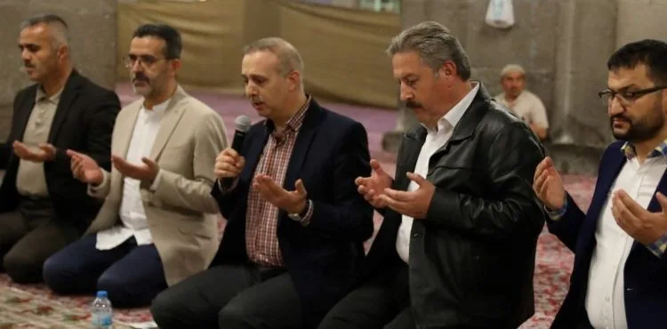 HUNAT CAMİİ'NDE VATANDAŞLAR SAHUR SOFRASINDA BULUŞTU
