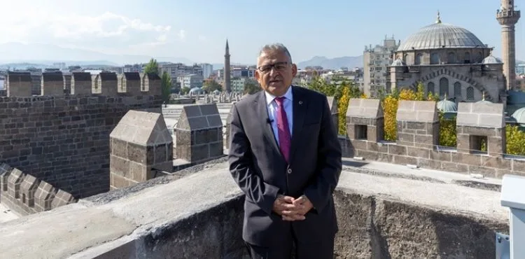 BÜYÜKKILIÇ: “KAYSERİ’YE KULAK VERİLDİĞİNDE, TARİH SİZİ ÇAĞIRIR”