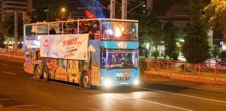 TALAS’TA GEZİ OTOBÜSÜYLE 19 MAYIS COŞKUSU