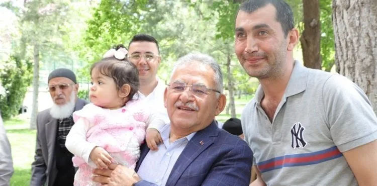 Başkan Büyükkılıç, Talas Gençlik Merkezi’nde Gençler Ve Veliler İle Buluştu