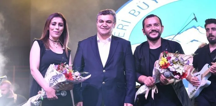 BÜYÜKŞEHİR’İN YAZA MERHABA GENÇLİK FESTİVALİ’NDE “İMERA” RÜZGÂRI ESTİ