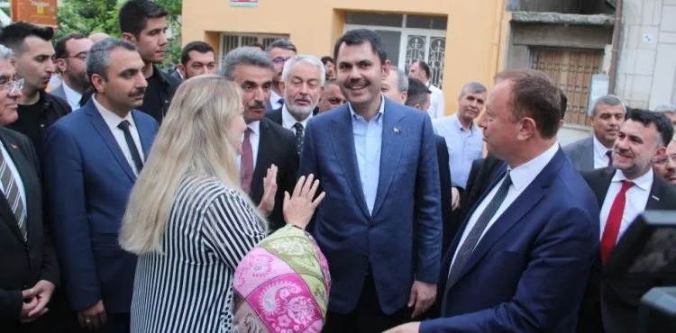 Bakan Kurum: "En güzel mutluluk, sizleri gülen yüzlerle görmektir"