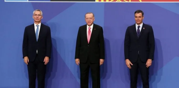 Tarihi zirve başladı! NATO liderlerinden aile fotoğrafı