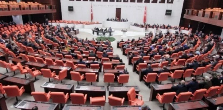 Devlet memurları ile ilgili düzenlemeler, emekli aylıkları gibi konuları içeren teklif TBMM'de kabul edildi