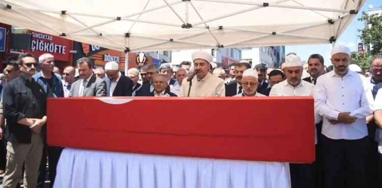 Doktor Ekrem Karakaya, gözyaşları arasında toprağa verildi