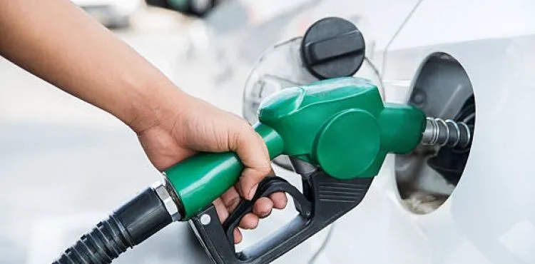 Benzine 1 lirayı aşan indirim