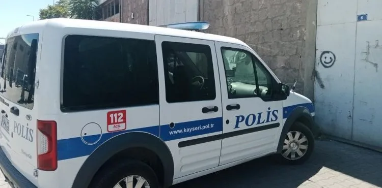 Kayısı toplamak için çıktığı çatıdan düşüp öldü