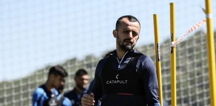 Kayserispor kaptanı İlhan Parlak: "Kulübü sıkıntıya itecek transfer yapılmasına karşıyım"