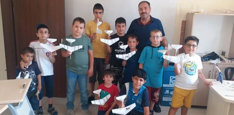 ÇOCUKLARIN HAYALİ MODEL UÇAK YAPIMI KURSUNDA GERÇEĞE DÖNÜŞÜYOR