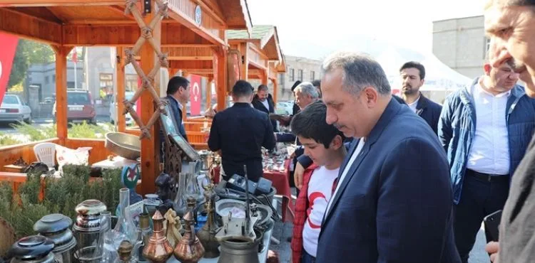 TALAS’IN VAZGEÇİLMEZİ ‘ANTİKA PAZARI’ HIZ KESMEDEN DEVAM