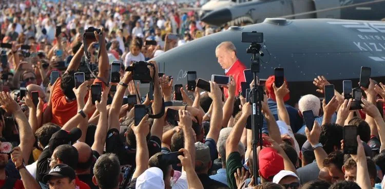 Cumhurbaşkanı Erdoğan, 2023 yılında havada olması planlanan KIZILELMA ve HÜRJET'i imzaladı