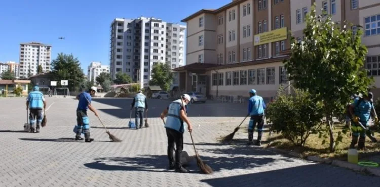 KOCASİNAN’DA OKULLAR, ÖĞRENCİLER İÇİN HAZIRLANIYOR