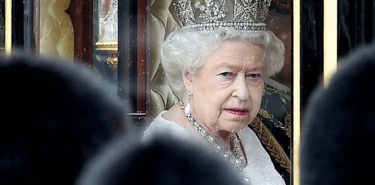 Kraliçe Elizabeth hastaneye kaldırıldı