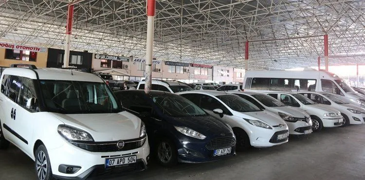 Otomobil piyasasında 6+6 hareketliliği: 3-5 bin TL'sine bakmadan satmaya başladılar