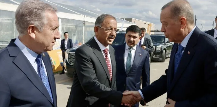ÖZHASEKİ, "BAŞKALARI TATİLE GİDİP, ‘TATİL BANA YAKIŞIYOR’ DİYEBİLİRLER; AMA BİZE ÇALIŞMAK YAKIŞIYOR"
