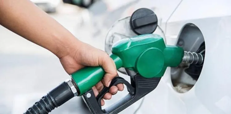 Benzine indirim bekleniyor