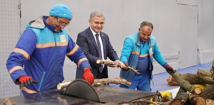 ÜSKÜDAR’DA BU KIŞ İHTİYAÇ SAHİPLERİNİN EVLERİ ATIK MOBİLYALARLA ISINACAK
