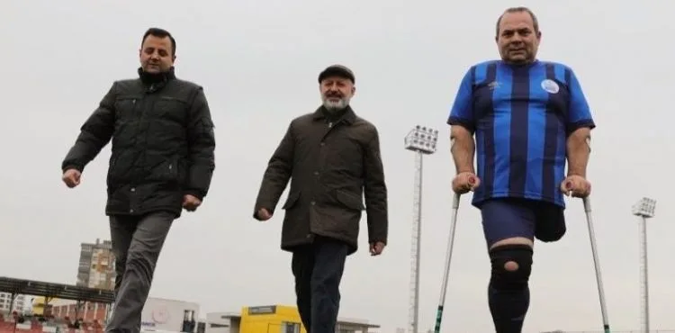 BAŞKAN ÇOLAKBAYRAKDAR, ENGELLERİ FUTBOLLA AŞAN AMPUTE TAKIMINI TEBRİK ETTİ