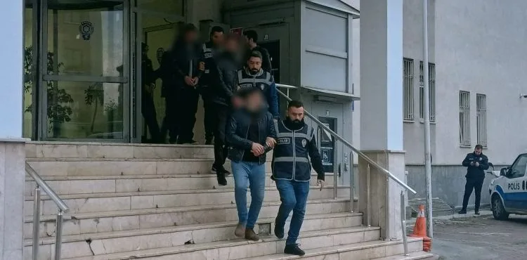 Hakkında hüküm bulunan 5 kişi cezaevine gönderildi