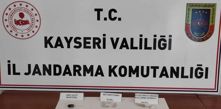 Uyuşturucu getirmek isterken yakalandı