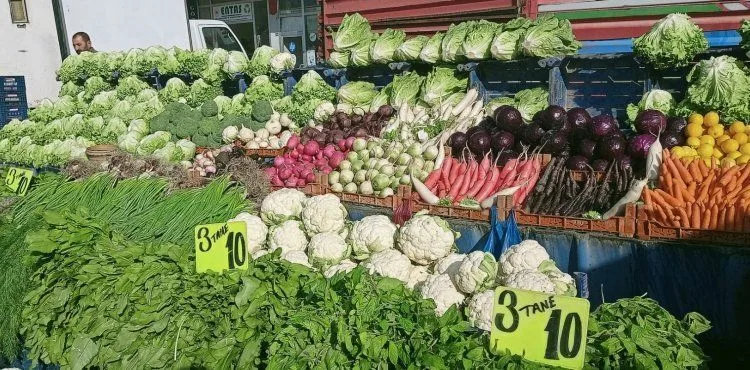 Semt pazarında fiyatlar yükselişte