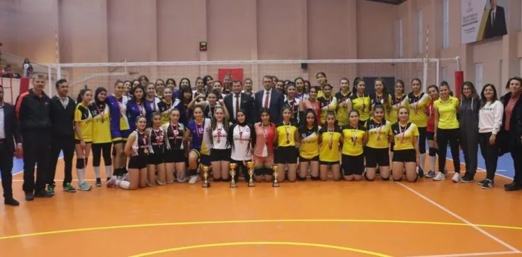 Okullararası Voleybol Genç Kızlar müsabakaları tamamlandı
