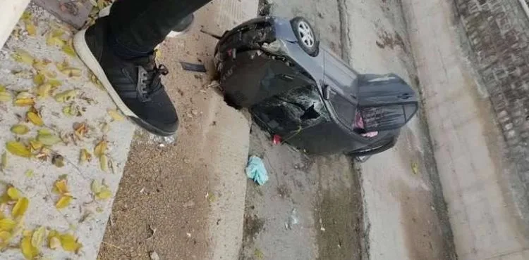 Su kanalına düşen araç yandı: 3 yaralı