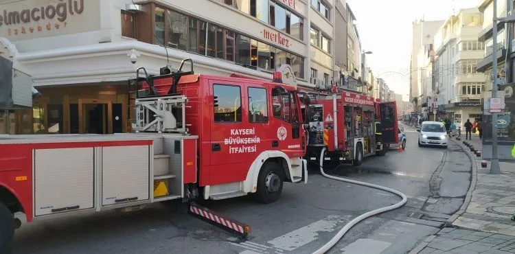 Lokanta mutfağında yangın çıktı