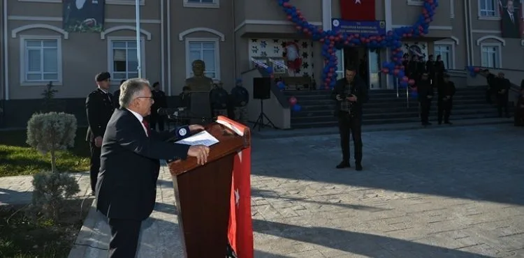 ÇİÇEK İLE BÜYÜKKILIÇ, YEŞİLHİSAR İLÇE JANDARMA KOMUTANLIĞI BİNASININ AÇILIŞINI YAPTI