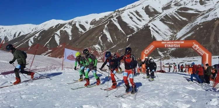 Kayserili kayakçılar 6 madalyayla döndü