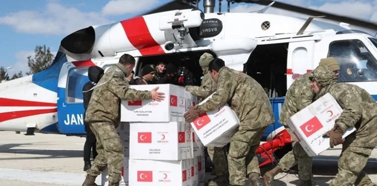 KIZILAY VE TSK’DAN KÖYLERE HELİKOPTERLE YARDIM