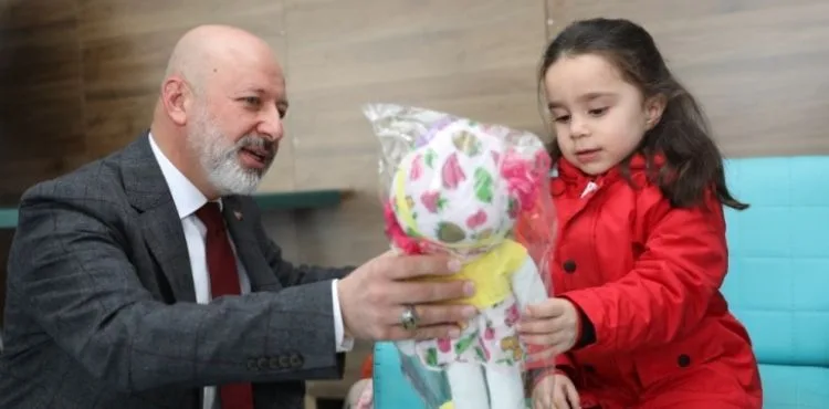 BAŞKAN ÇOLAKBAYRAKDAR; “DUALARIMIZ VE YÜREĞİMİZ, DEPREMZEDE KARDEŞLERİMİZLE”