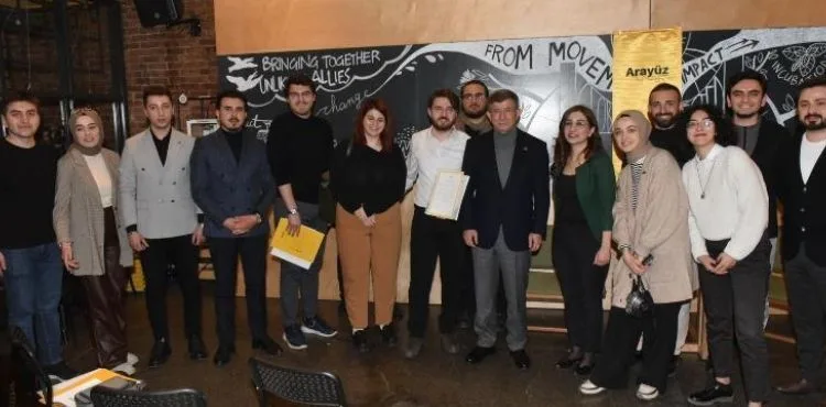 Davutoğlu'ndan gençler için bir ilk daha; O sözleşmeye imza attı!