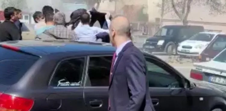 Belediye önünde kendini yakan kişi yaşamını yitirdi