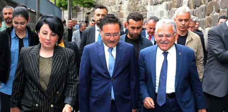 VALİ ÇİÇEK’TEN BAŞKAN BÜYÜKKILIÇ’A ÖVGÜ VE TEŞEKKÜR