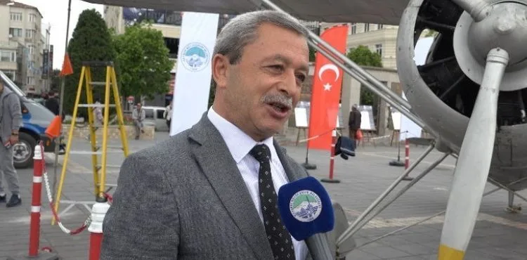 KAYSERİ’NİN İLK UÇAĞINI SERGİLEYEN BÜYÜKŞEHİR, VATANDAŞLARI DUYGULANDIRDI