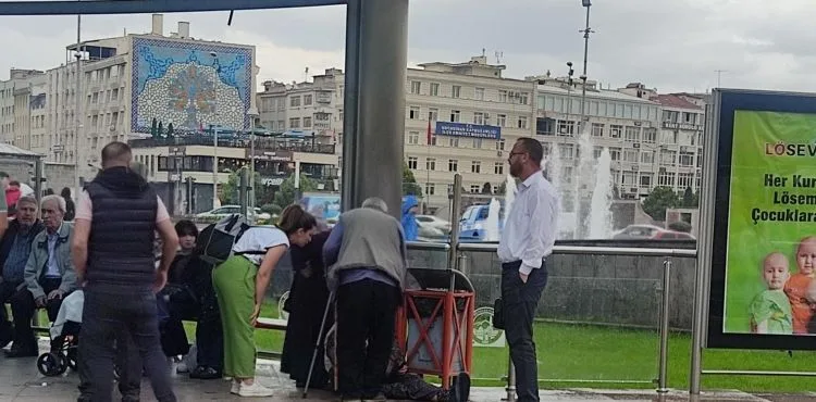 Dilenci kadının para istediği adam, 'Elin-ayağın tutuyor' deyip saldırdı