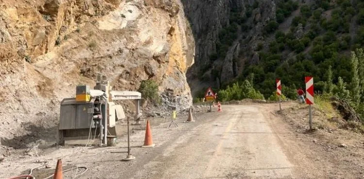BÜYÜKŞEHİR, ÇALIŞMA YAPILAN KAPUZBAŞI ŞELALELERİ YOLUNU BAYRAM BOYUNCA ULAŞIMA AÇTI