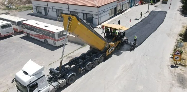 Akkışla’daki Kayseri Caddesi’nde asfalt çalışması başladı