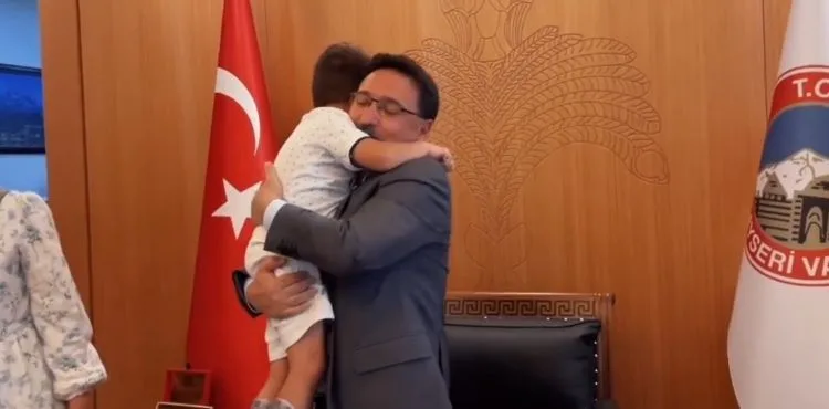 SMA tedavisi gören Melih Eymen ve ailesi Vali Çiçek’i ziyaret etti