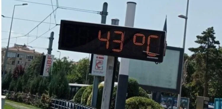 Şehir merkezinde termometreler 43 dereceyi gösterdi