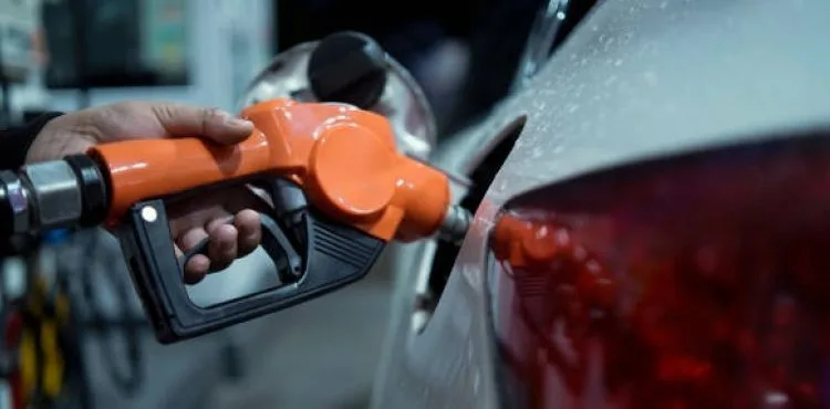 Benzine beklenen zam kesinleşti