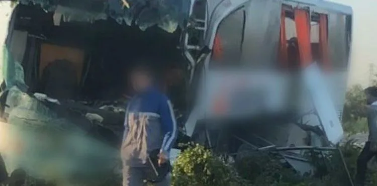 Yolcu otobüsü refüje çıktı: 16 yaralı