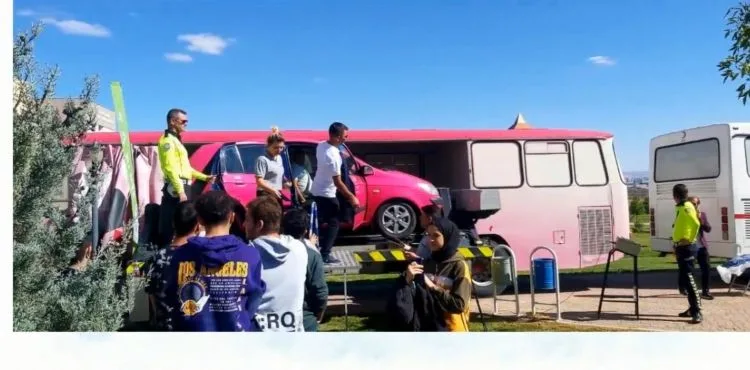 Trafik ekipleri 9 ayda 70 bin 755 vatandaşa emniyet kemeri kullanım eğitimi verdi