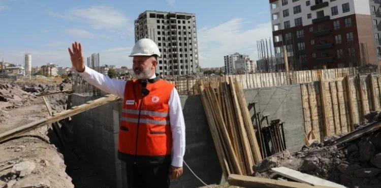“KENTSEL DÖNÜŞÜMLE ŞEHRİN GELECEĞİNİ GARANTİYE ALIYORUZ”