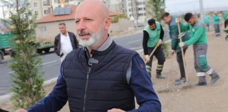 BAŞKAN ÇOLAKBAYRAKDAR, “GECEYİ GÜNDÜZE KATIP, ASFALT ÇALIŞMALARINI TAMAMLADIK”