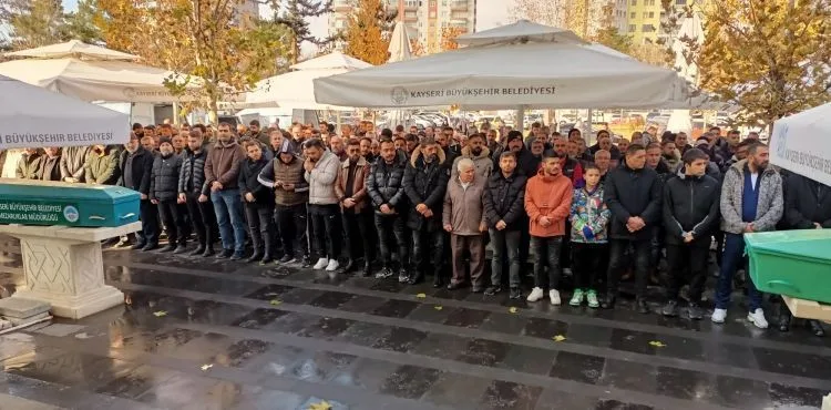 Arkadaşı tarafından bıçaklanan 12 yaşındaki çocuk toprağa verildi