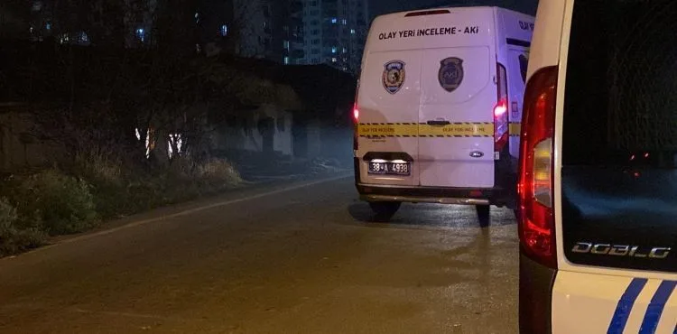 Ödev yapmak için geldiği evde av tüfeği ile vuruldu