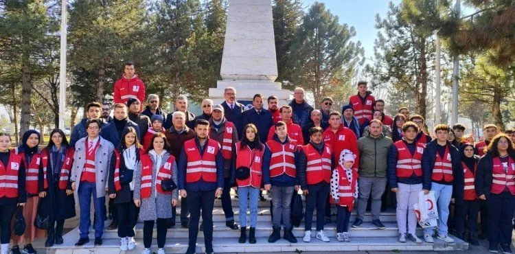 Pençe-Kilit Harekatı'nda şehit olan 9 asker için Kartal Şehitliği’nde dua edildi