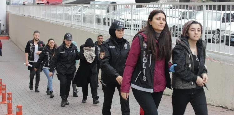 Uyuşturucu operasyonunda yakalanan 36 kişi adliyeye sevk edildi